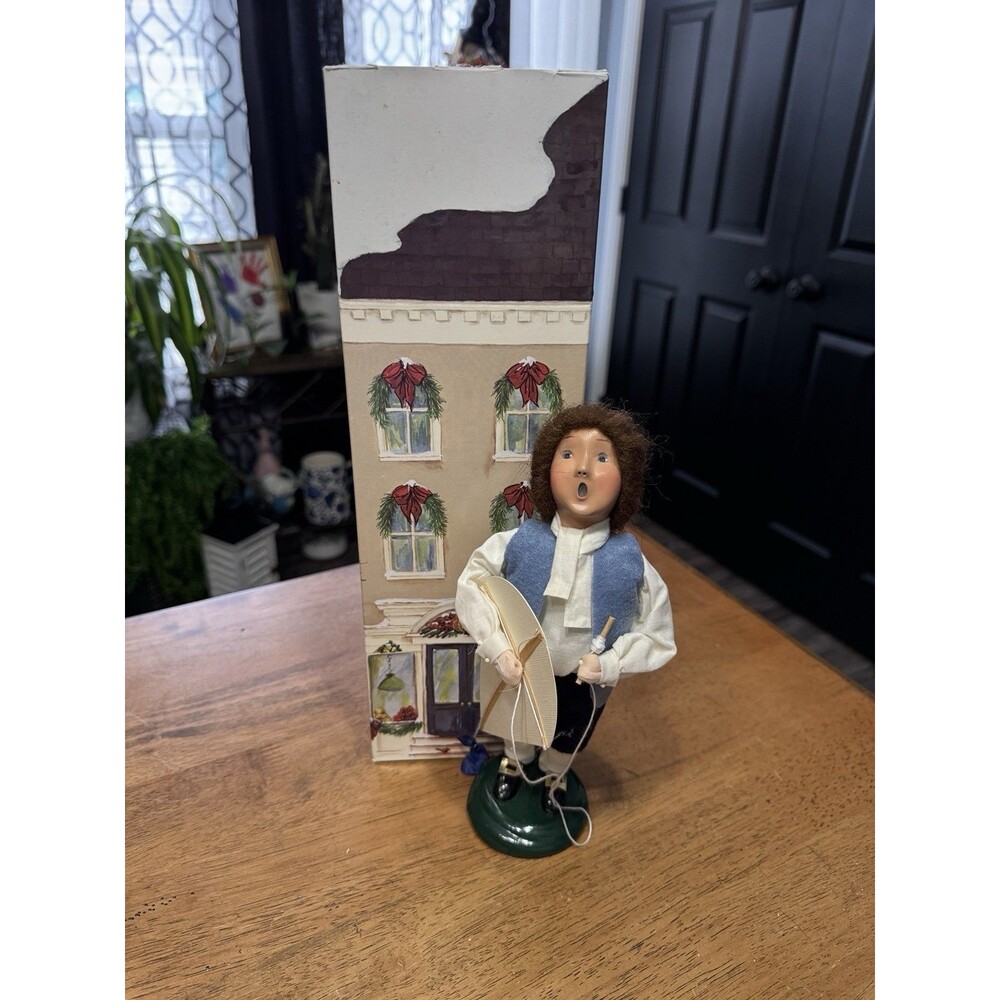 Byers Choice Retired 2001 Williamsburg Exclusive Boy with Kite